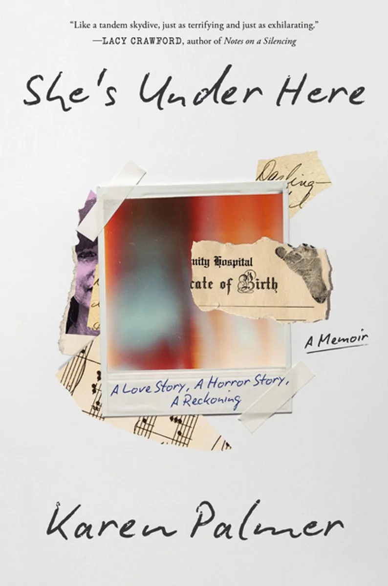 She's Under Here von Algonquin Books – Buchfoto