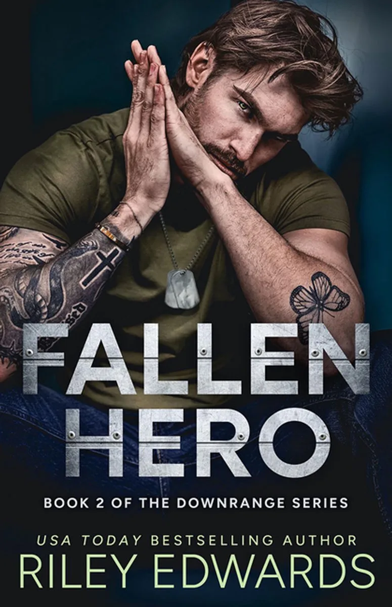 Fallen Hero van Amazon Publishing – boekfoto