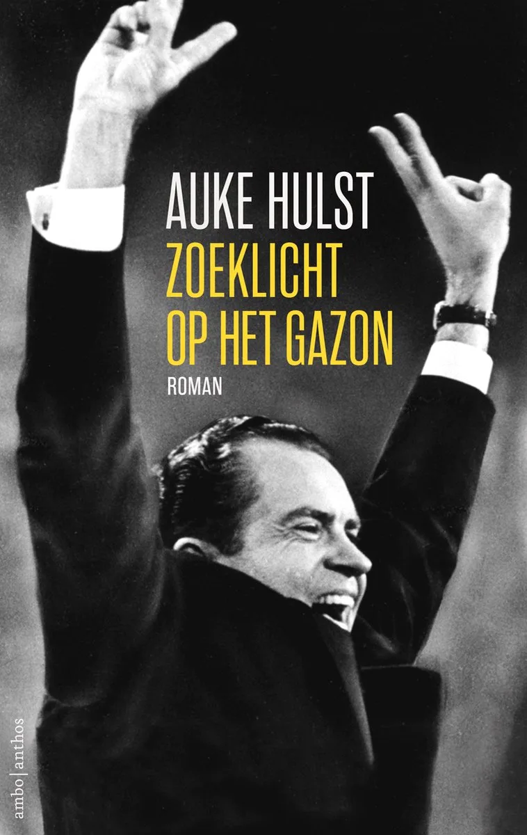 Zoeklicht op het gazon von Ambo | Anthos – Buchfoto