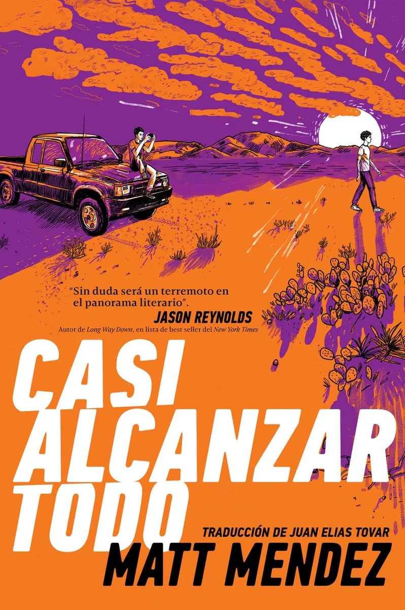 Casi alcanzar todo (Barely Missing Everything) von Atheneum – Buchfoto