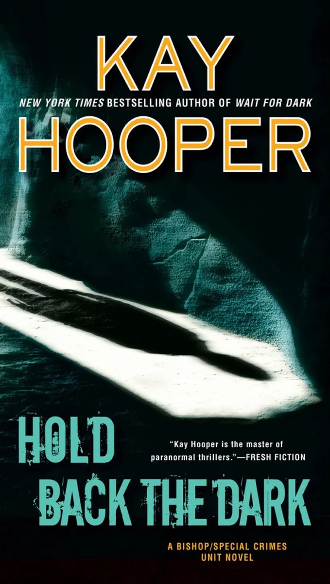 Hold Back The Dark von Berkley – Buchfoto