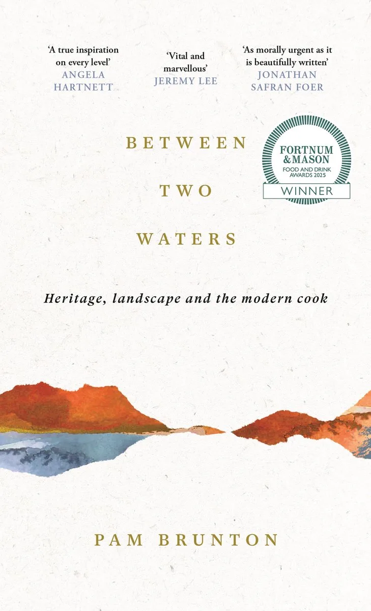 Between Two Waters von Canongate – Buchfoto