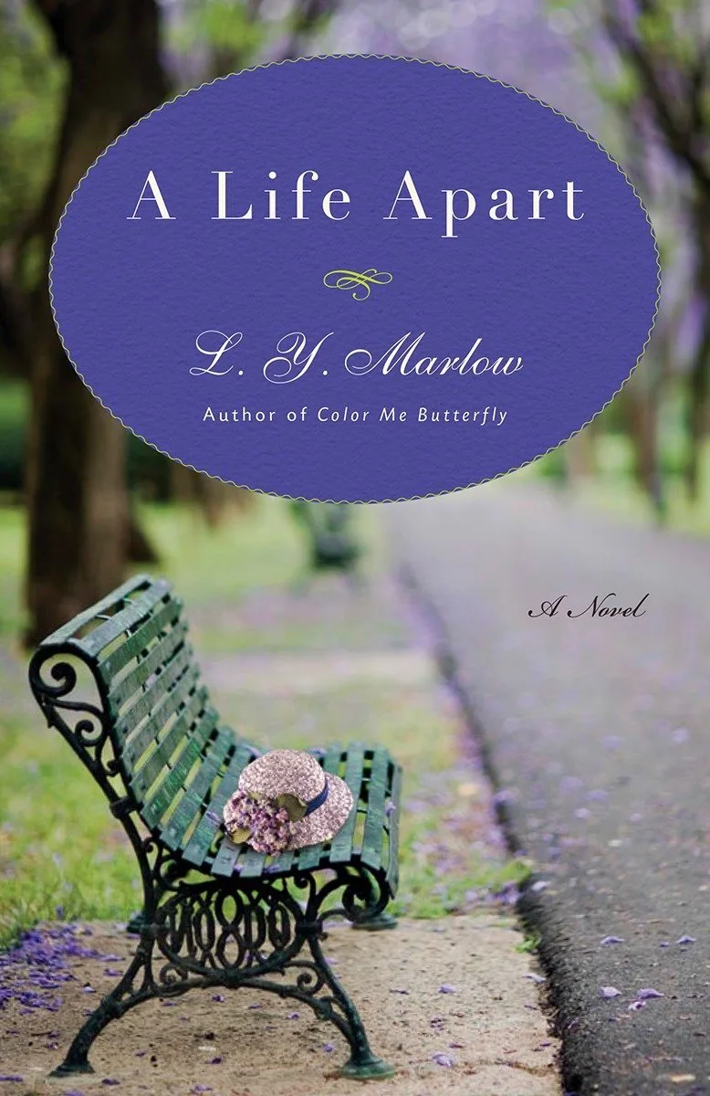 A Life Apart von Crown – Buchfoto
