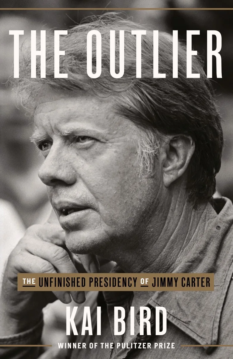 The Outlier fra Crown – billede af bogen