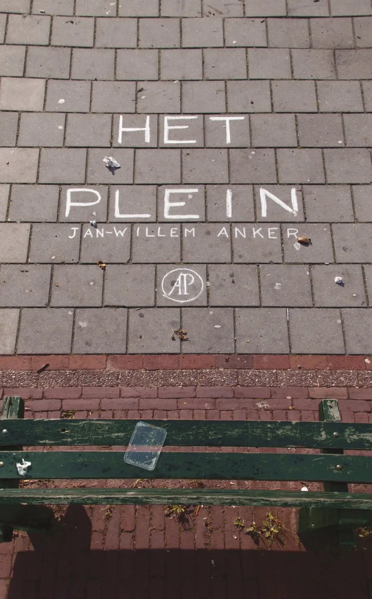 Het plein van De Arbeiderspers – boekfoto