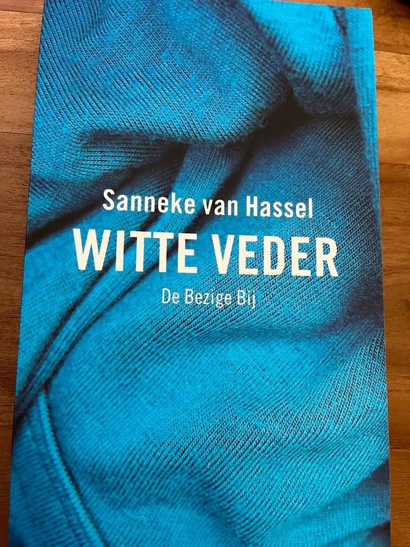 Witte Veder von De Bezige Bij – Buchfoto
