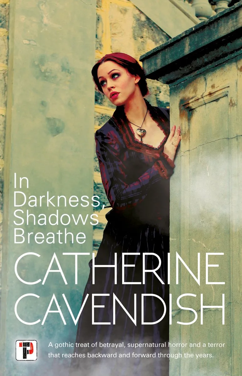 In Darkness, Shadows Breathe von Flame Tree – Buchfoto