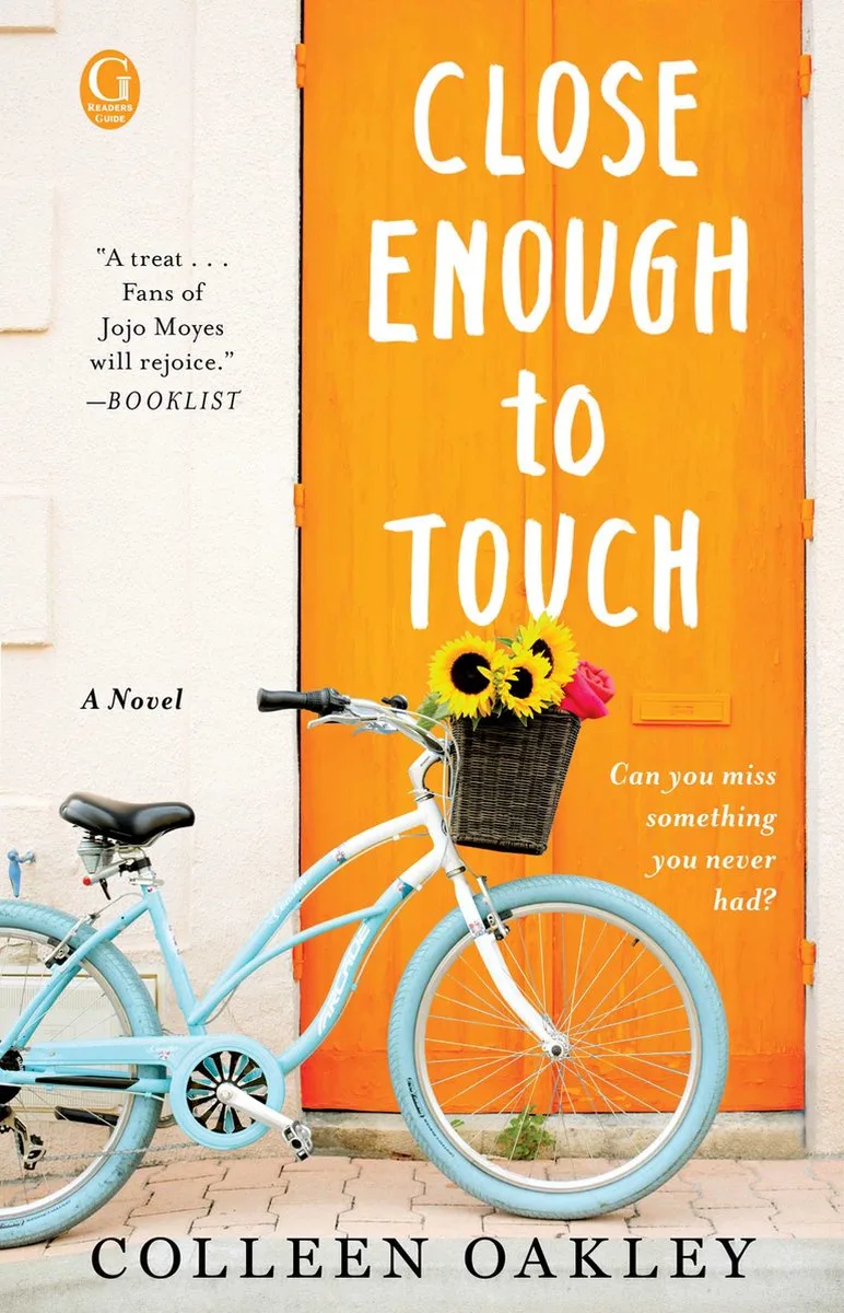CLOSE ENOUGH TO TOUCH von Gallery Books – Buchfoto