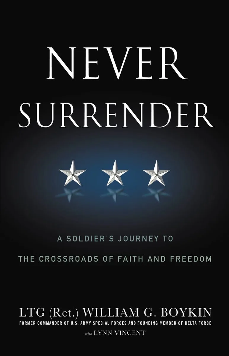 Never Surrender von Grand Central Publishing – Buchfoto