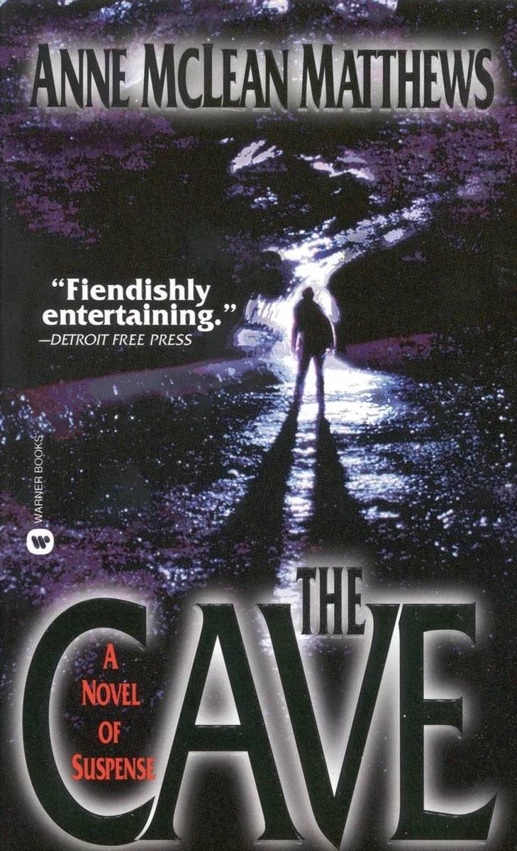The Cave von Grand Central Publishing – Buchfoto