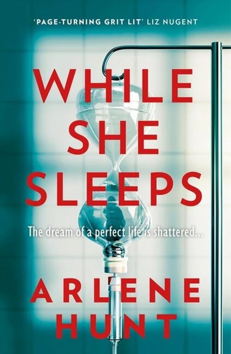 While She Sleeps fra Hachette Books – billede af bogen