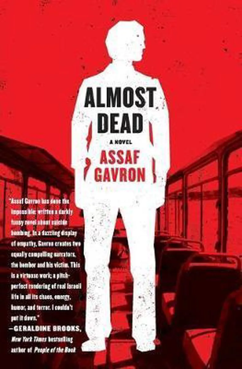 Almost Dead van HarperCollins – boekfoto