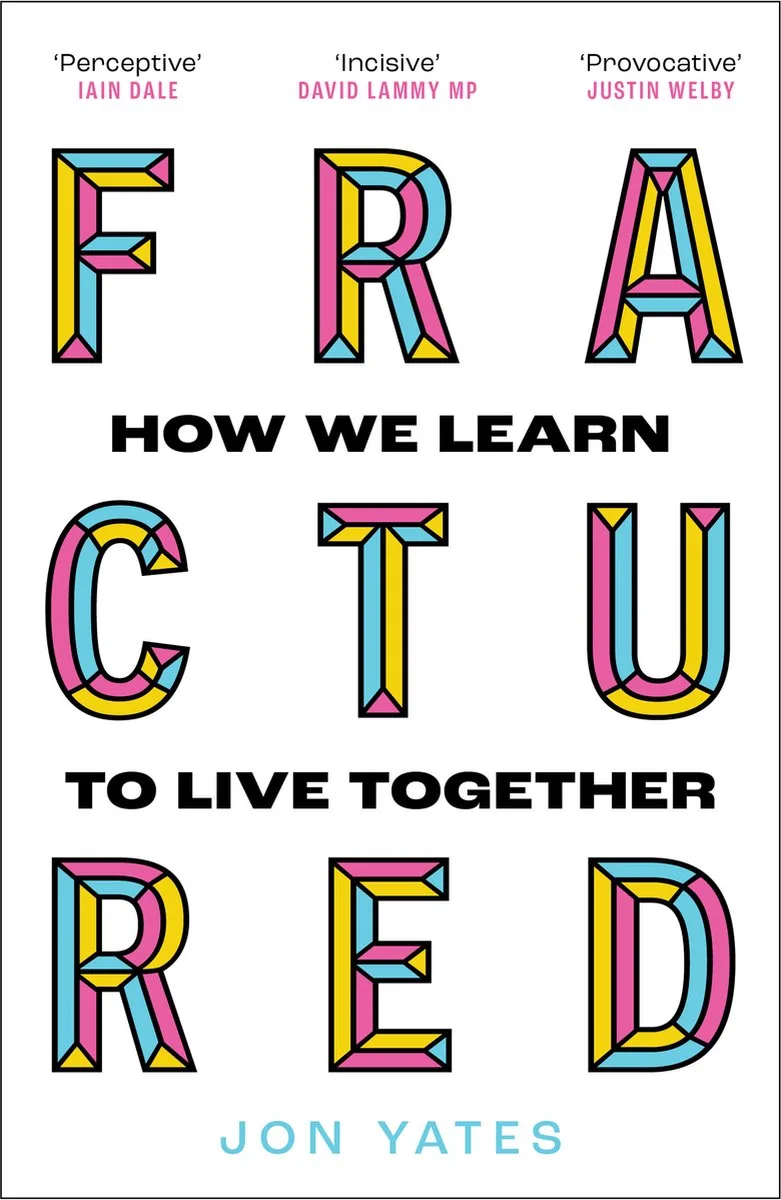 Fractured von HarperCollins – Buchfoto