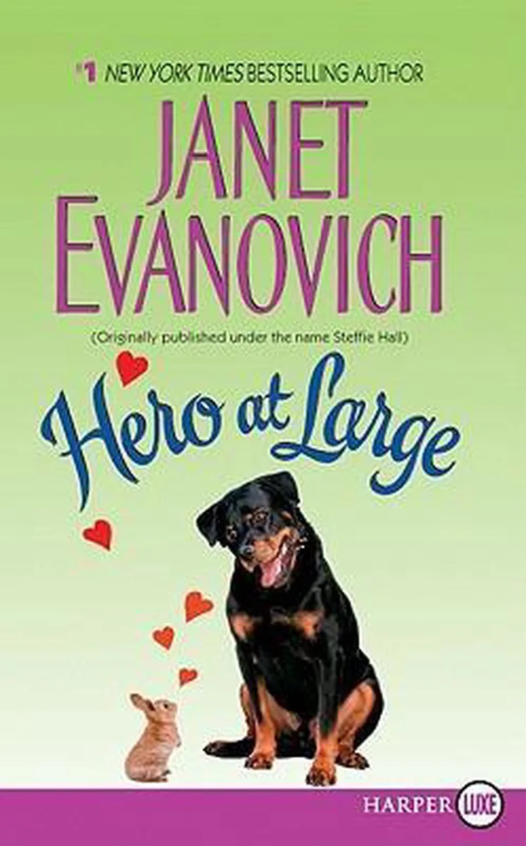 Hero at Large von HarperLuxe – Buchfoto