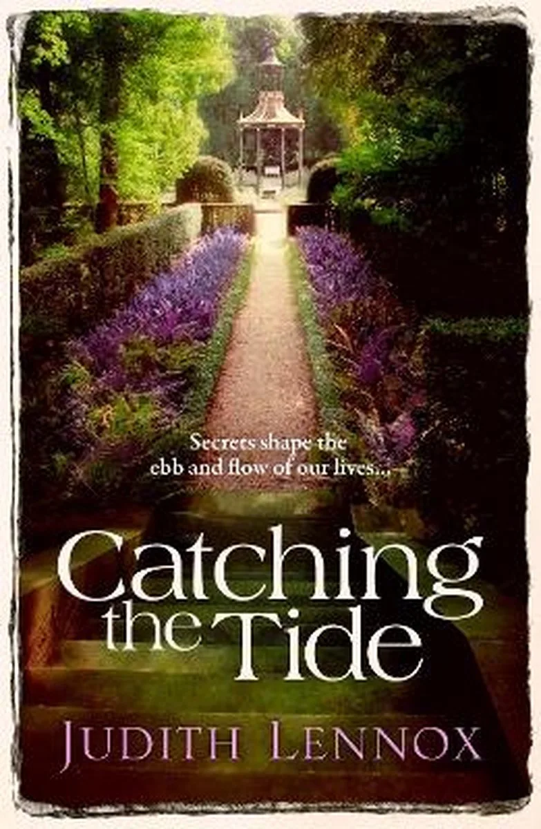 Catching The Tide von Headline – Buchfoto