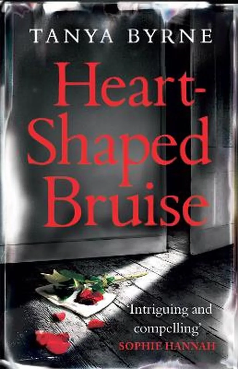 Heart-Shaped Bruise von Headline – Buchfoto
