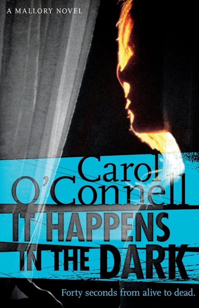 It Happens In The Dark von Headline – Buchfoto