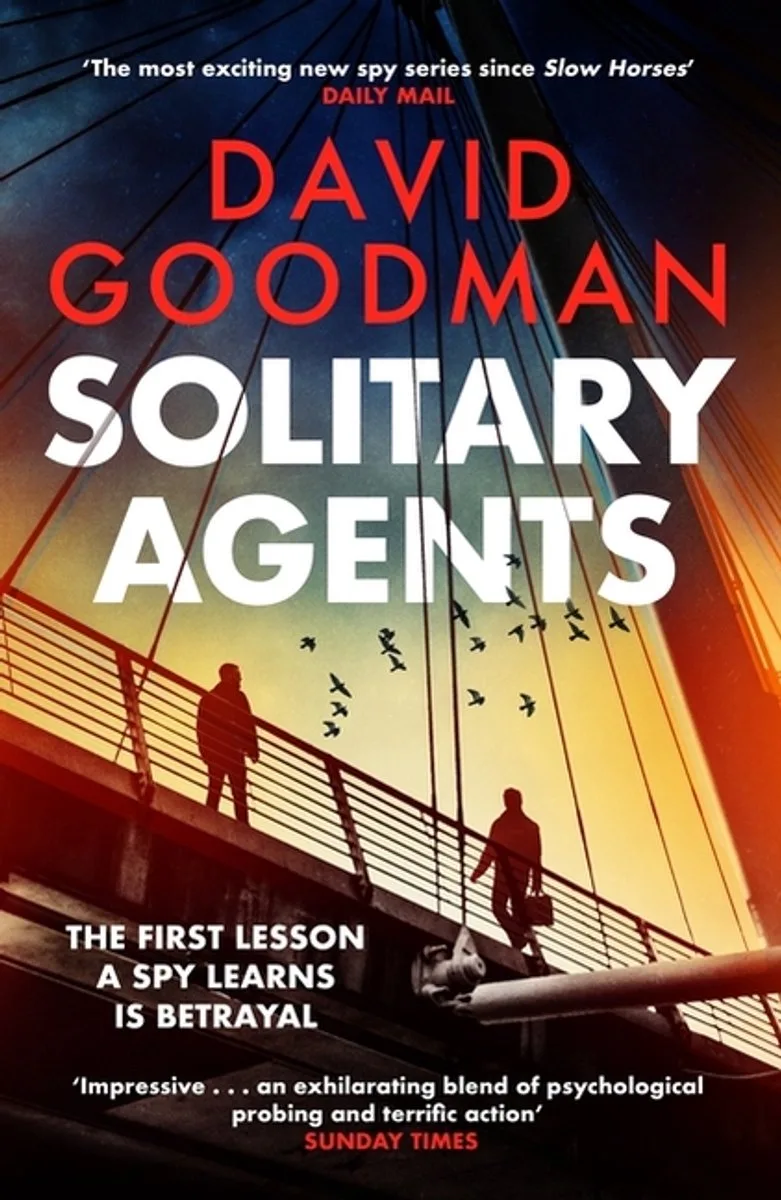Solitary Agents von Headline – Buchfoto
