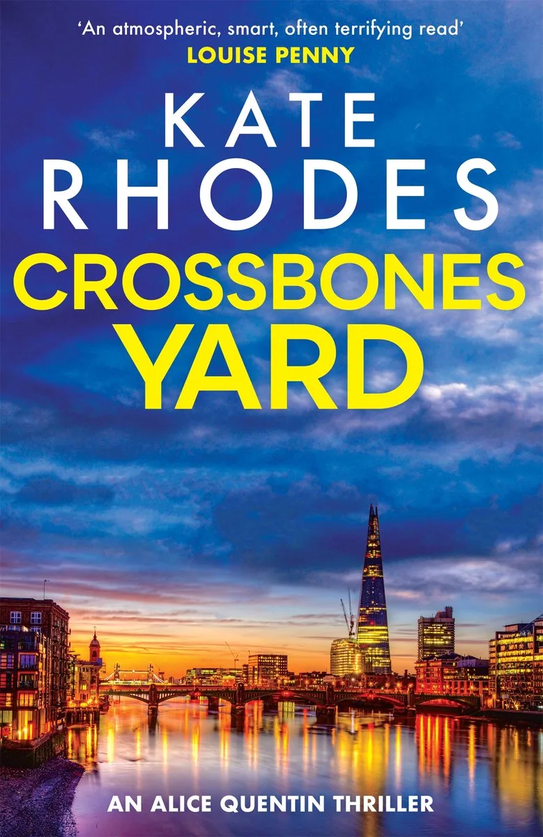 Crossbones Yard von Hodder & Stoughton – Buchfoto