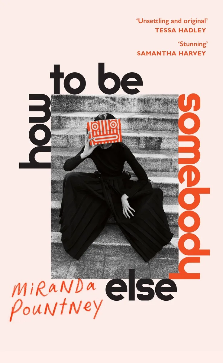 How to Be Somebody Else von Jonathan Cape – Buchfoto
