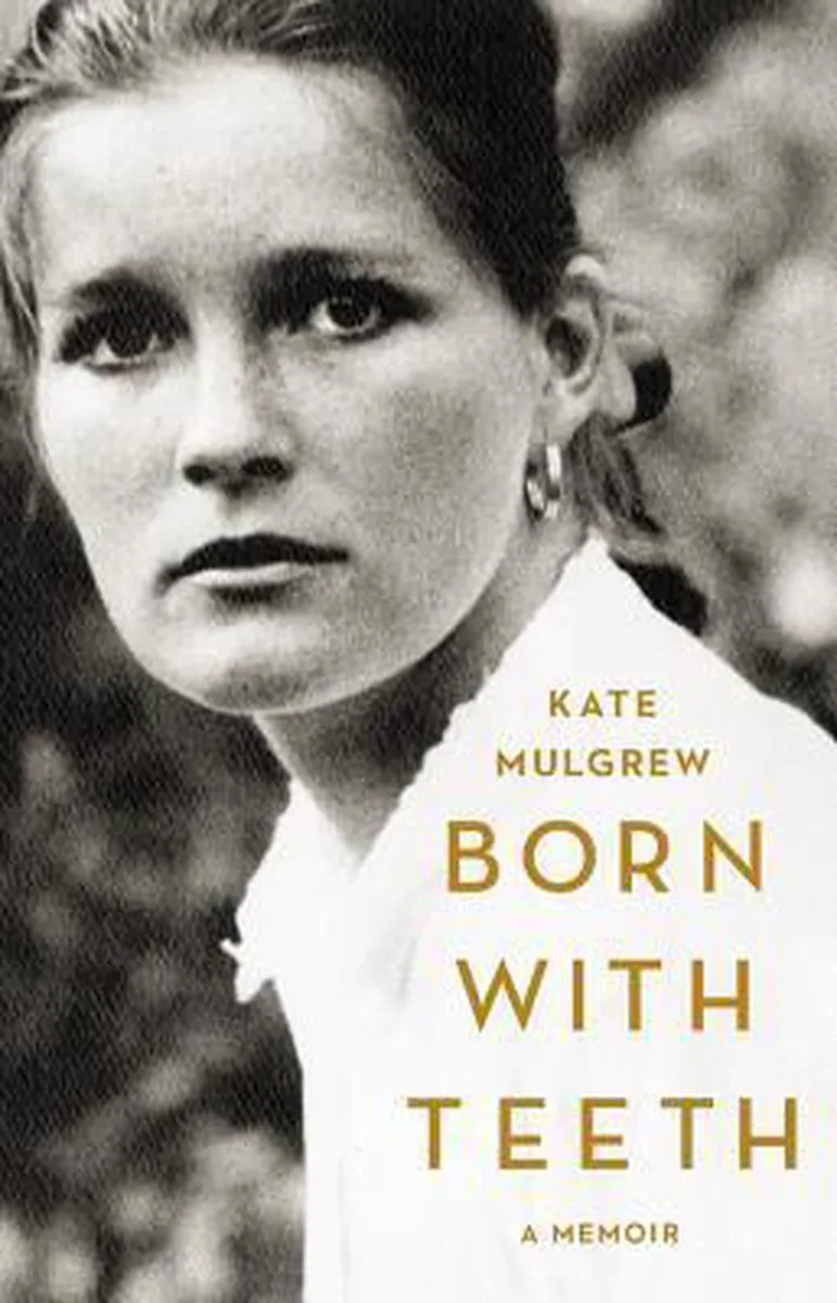 Born With Teeth von Little, Brown – Buchfoto