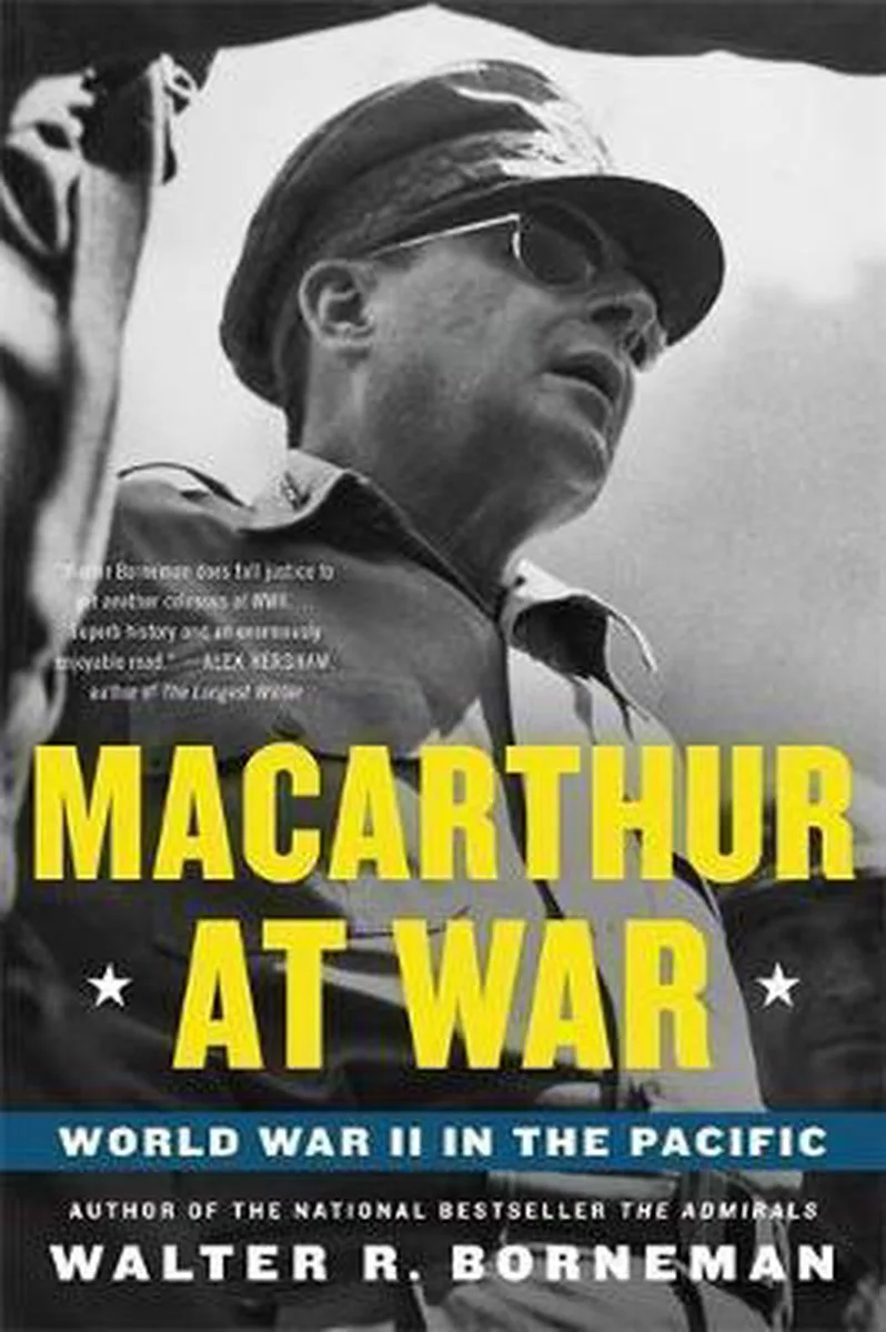 Macarthur at War von Little, Brown – Buchfoto