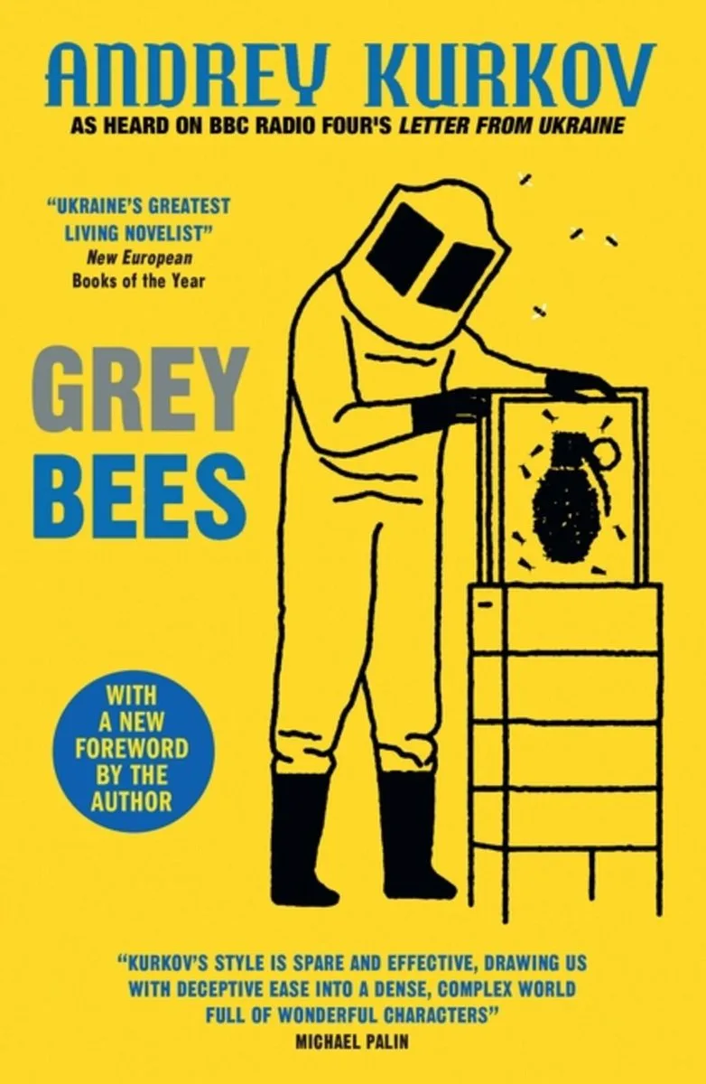 Grey Bees van MacLehose Press – boekfoto