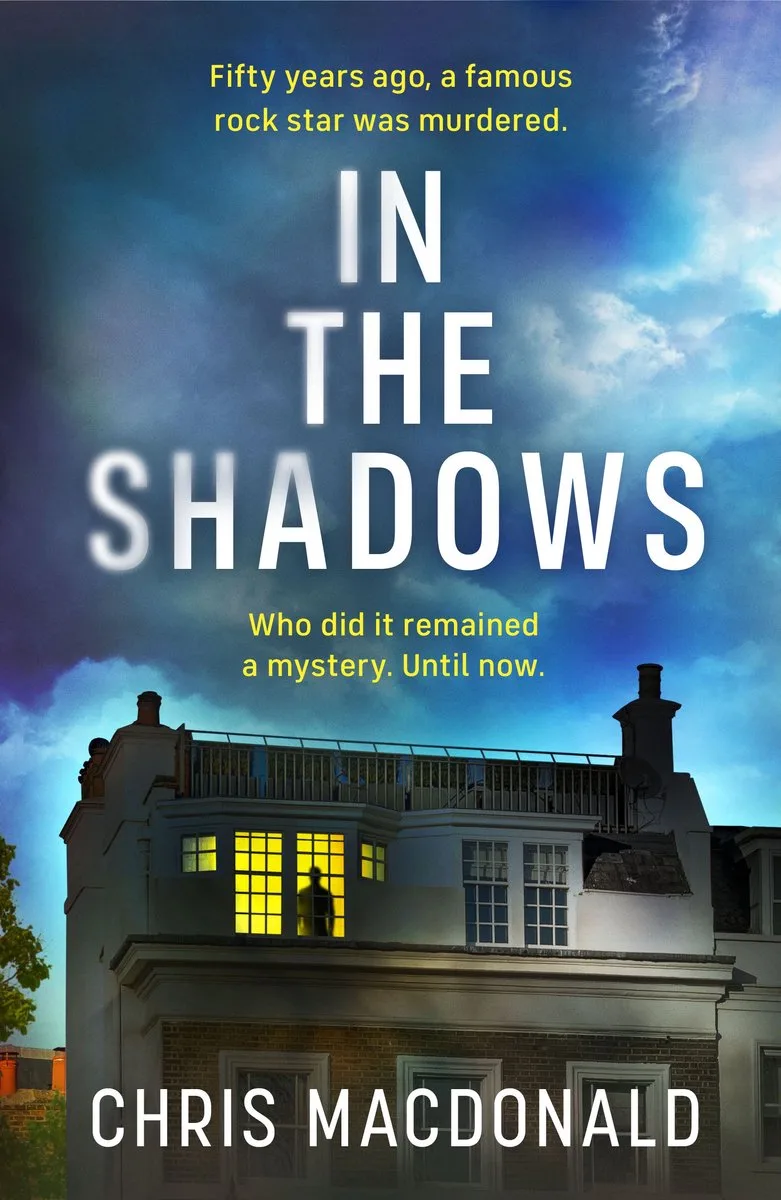 In The Shadows fra Michael Joseph – billede af bogen