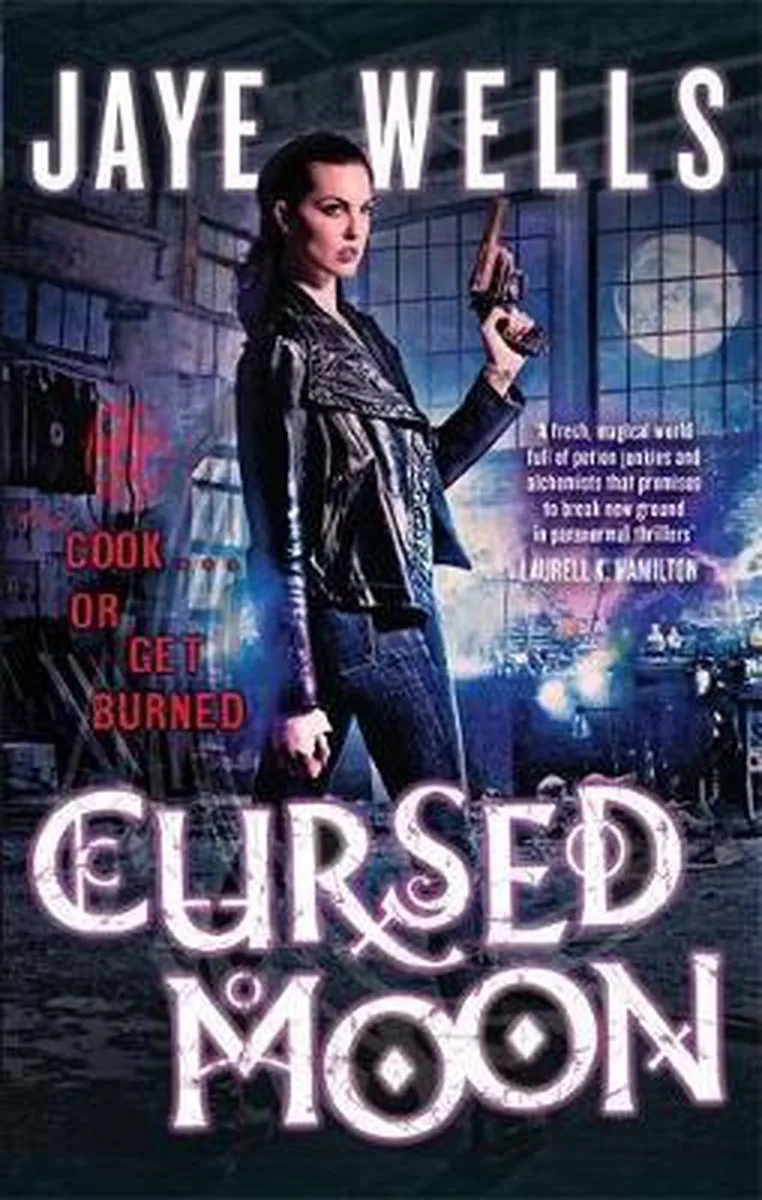 Cursed Moon van Orbit – boekfoto