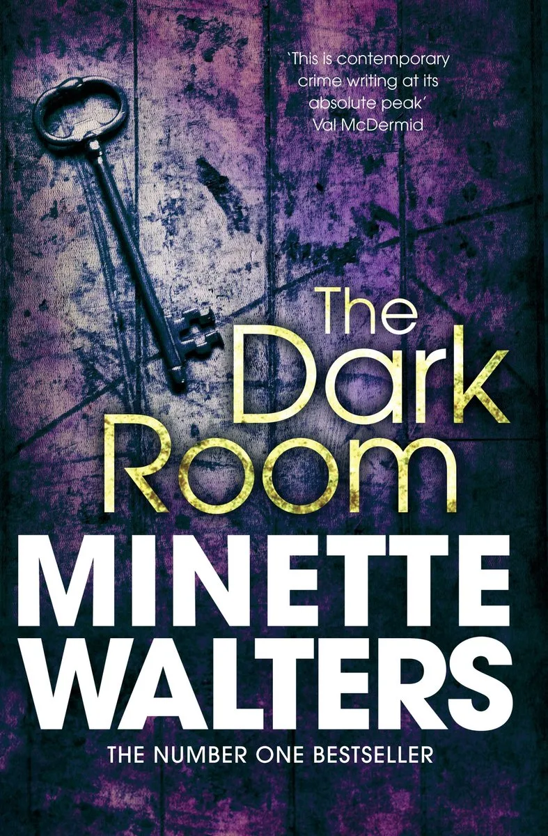 Dark Room von Pan Macmillan – Buchfoto