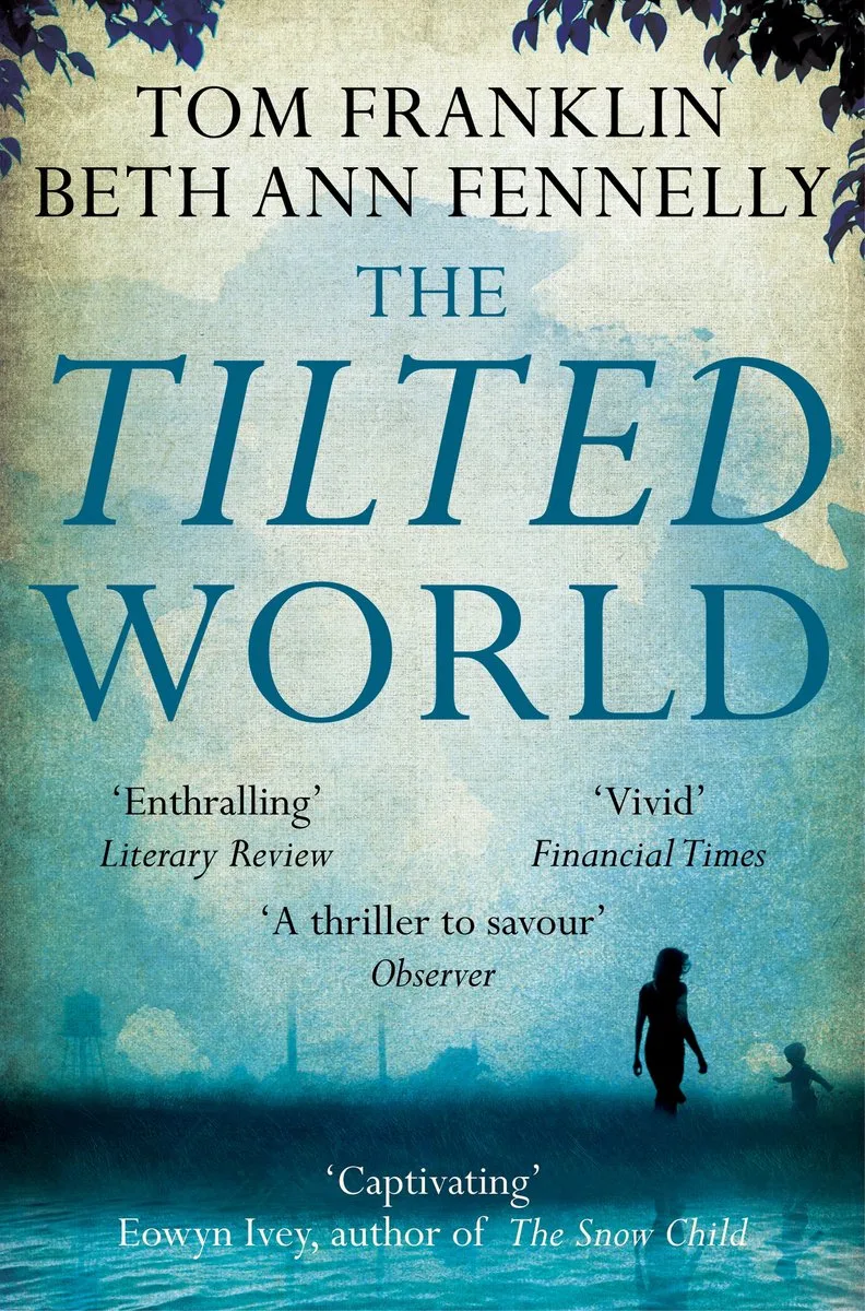 Tilted World von Pan Macmillan – Buchfoto