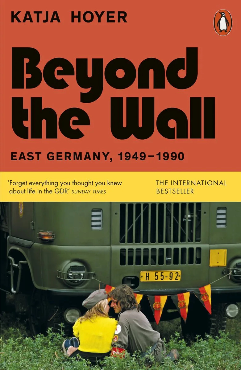 Beyond the Wall von Penguin – Buchfoto