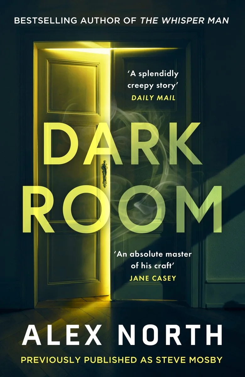 Dark Room von Penguin – Buchfoto