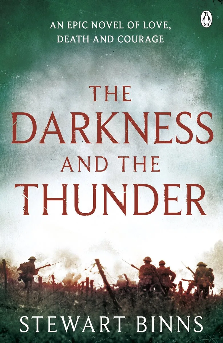 Darkness & The Thunder van Penguin – boekfoto