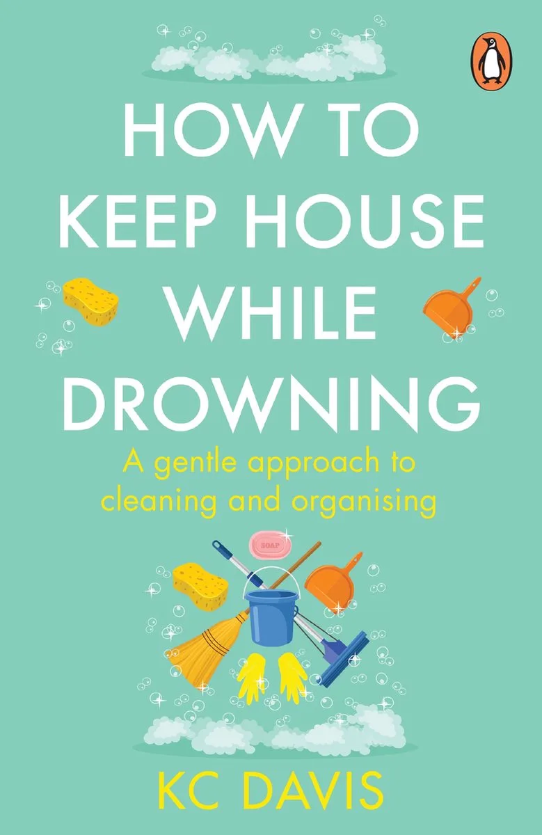 How to Keep House While Drowning von Penguin – Buchfoto