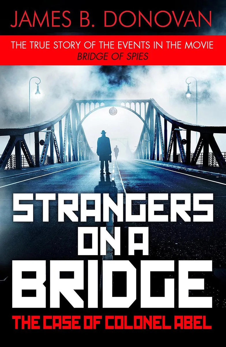 Strangers On A Bridge von Penguin – Buchfoto