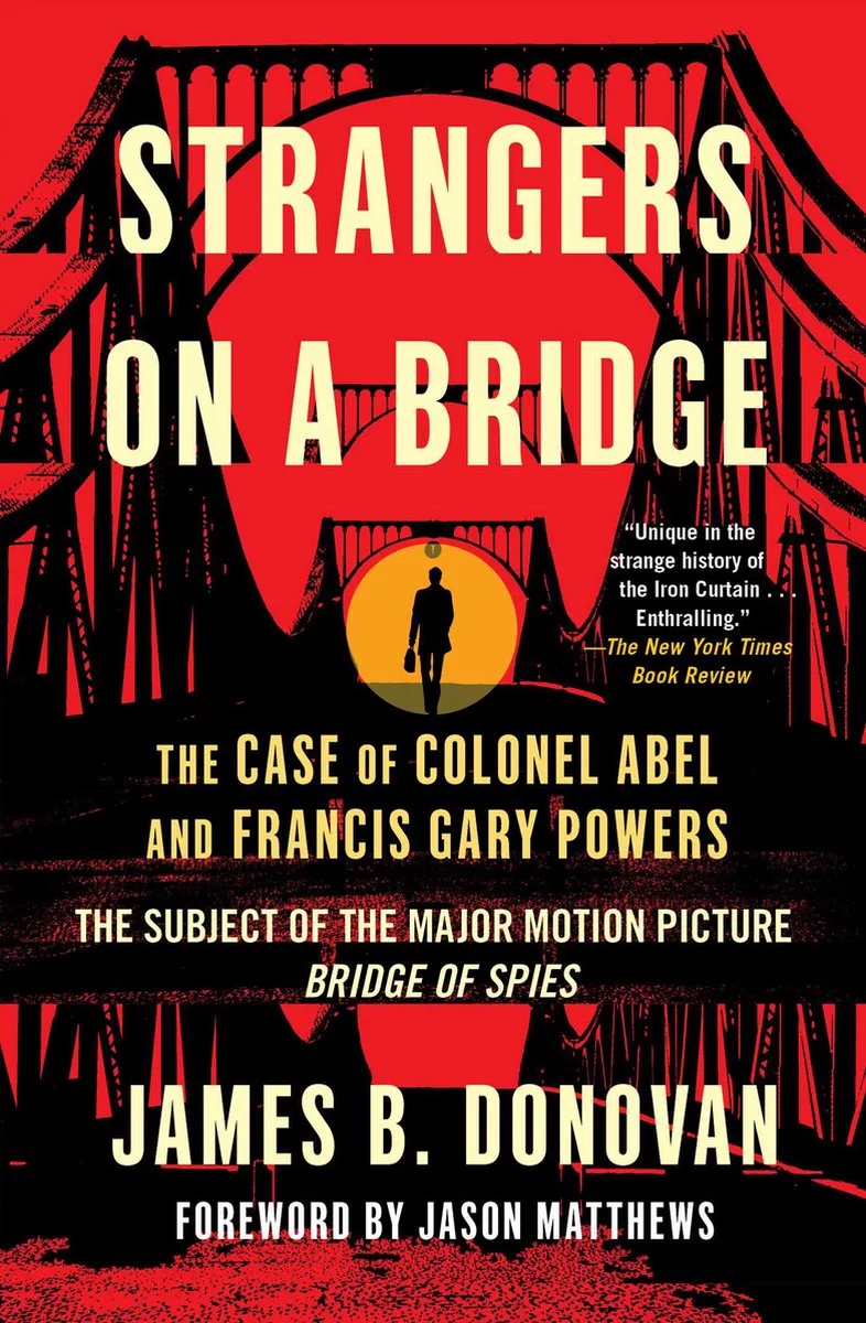 Strangers on a Bridge von Penguin – Buchfoto