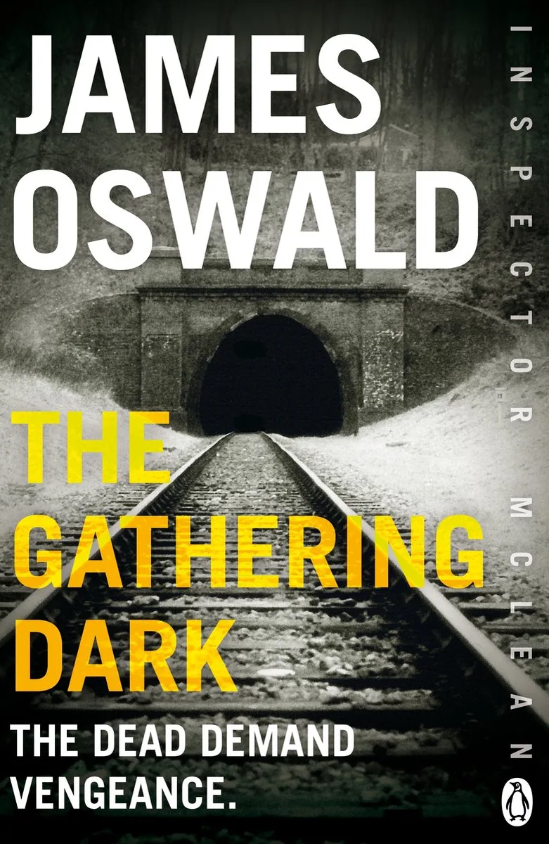 The Gathering Dark von Penguin – Buchfoto