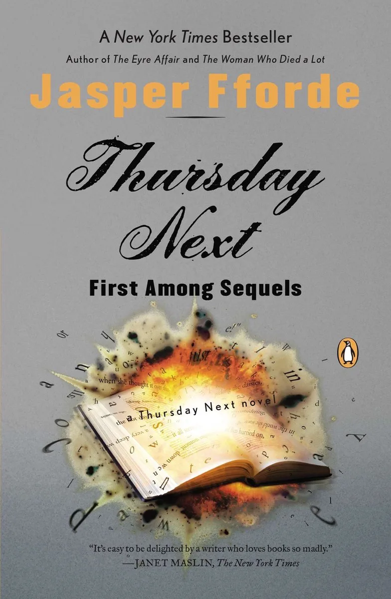 Thursday Next in First Among Sequels von Penguin – Buchfoto