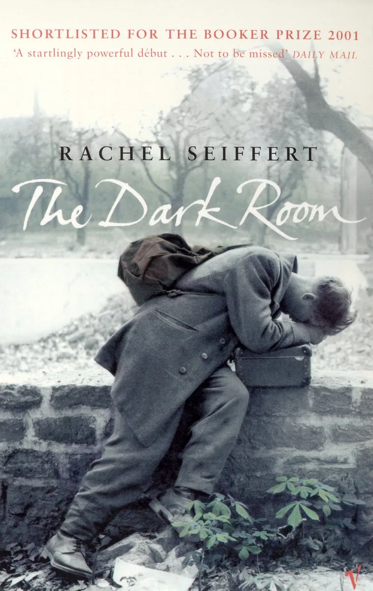 Dark Room von Random House – Buchfoto