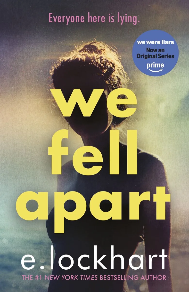 We Fell Apart von Random House – Buchfoto