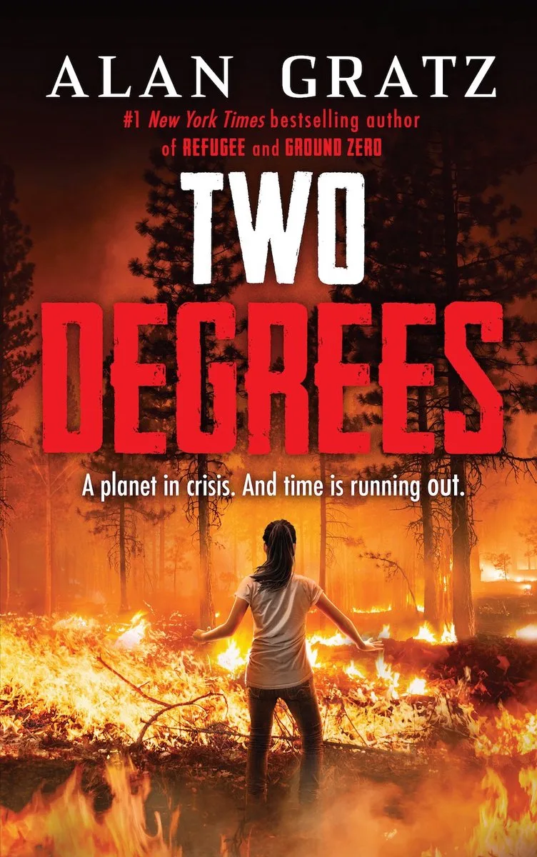 Two Degrees de Scholastic – photo du livre