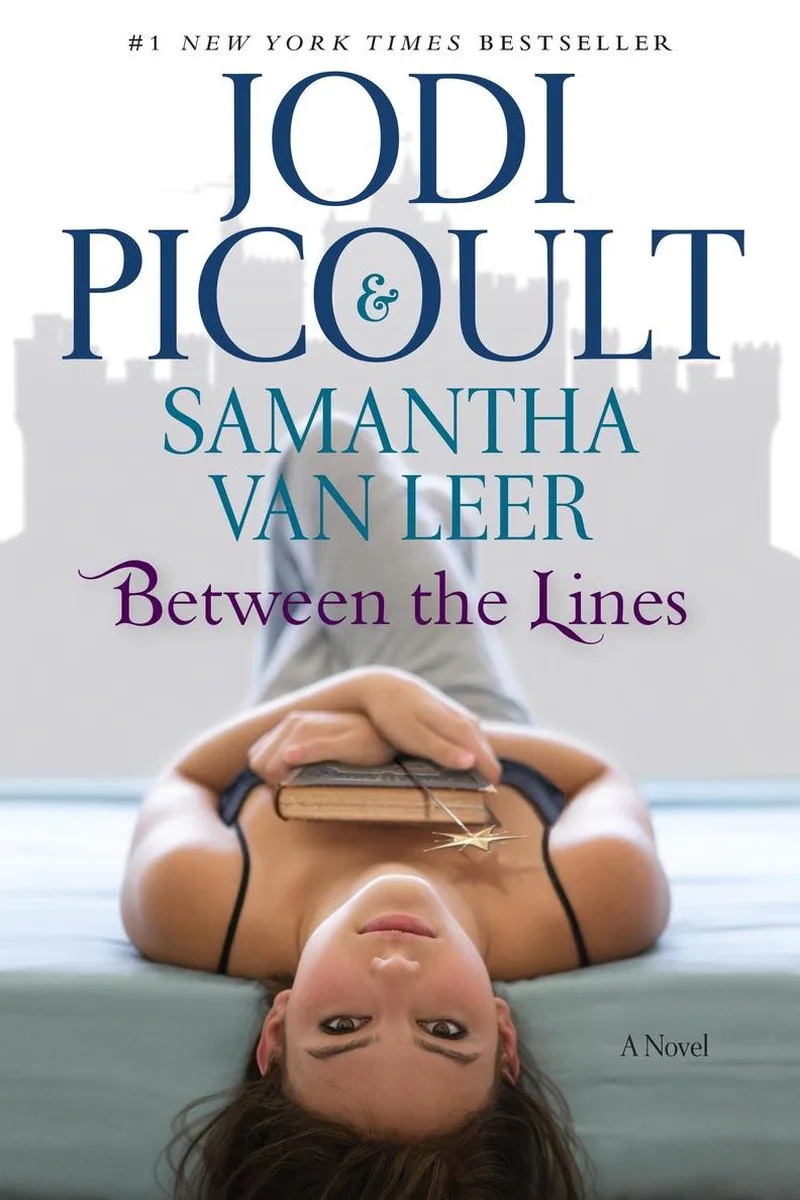 Between the Lines von Simon & Schuster Children's – Buchfoto