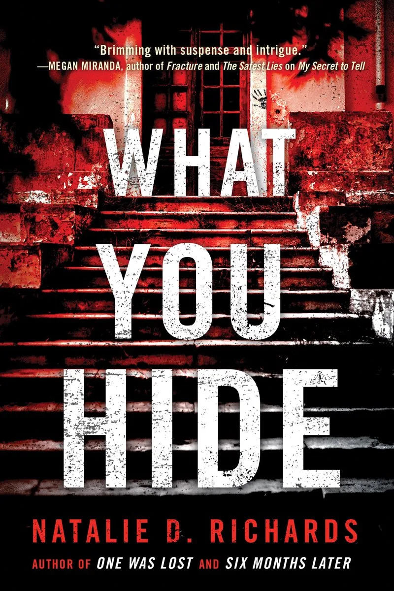 What You Hide von Sourcebooks – Buchfoto