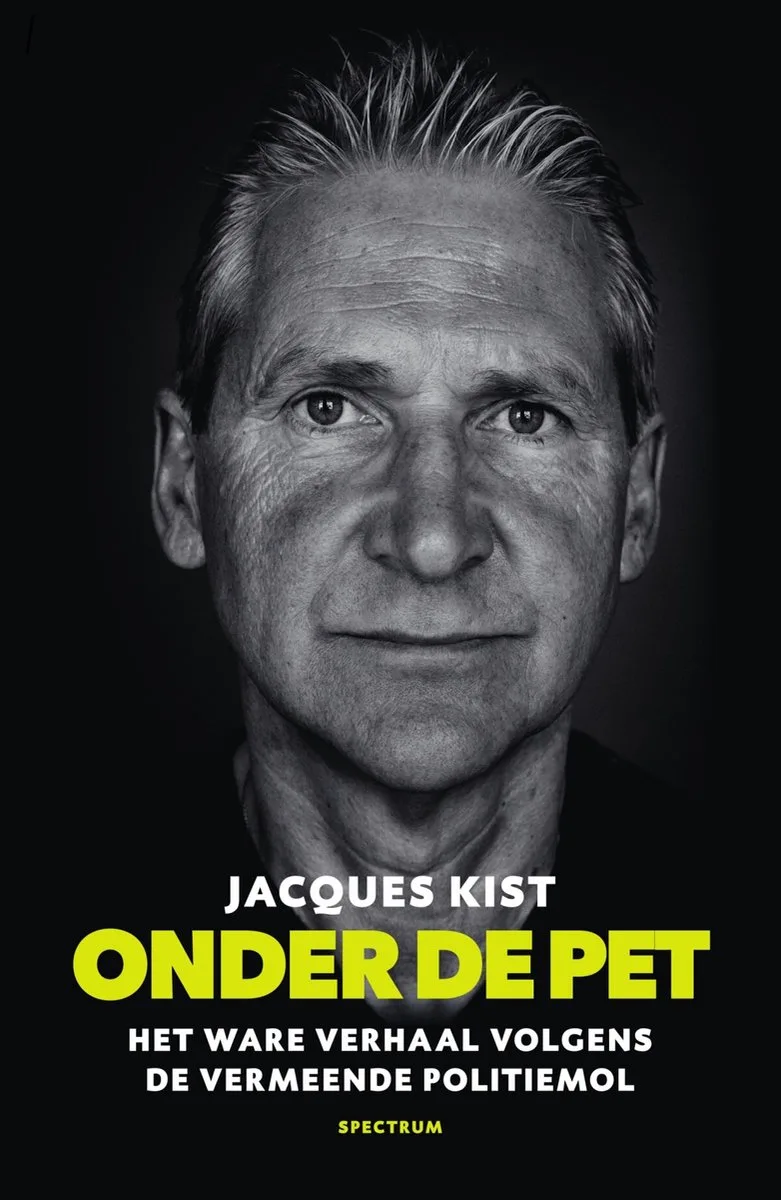 Onder de pet de Spectrum – photo du livre