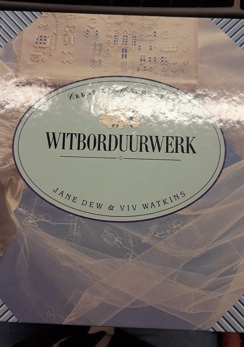 Witborduurwerk von Spectrum – Buchfoto