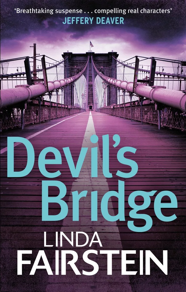 Devils Bridge fra Sphere – billede af bogen