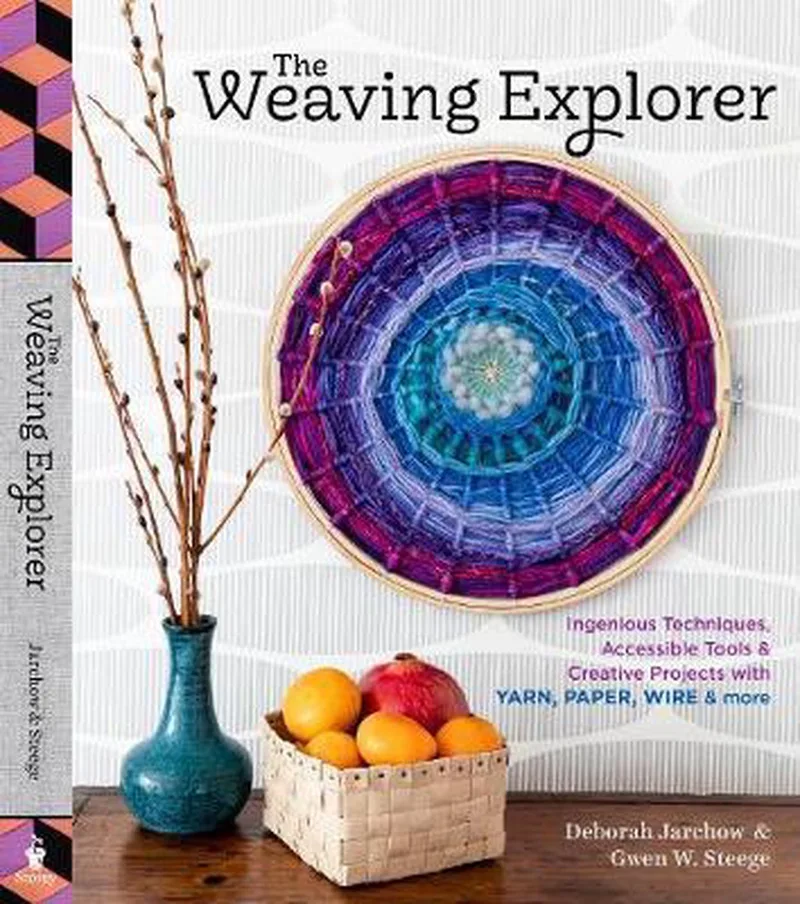 The Weaving Explorer: Ingenious Techniques, Accessible Tools & Creative Projects with Yarn, Paper, Wire & More fra Storey Publishing – billede af bogen