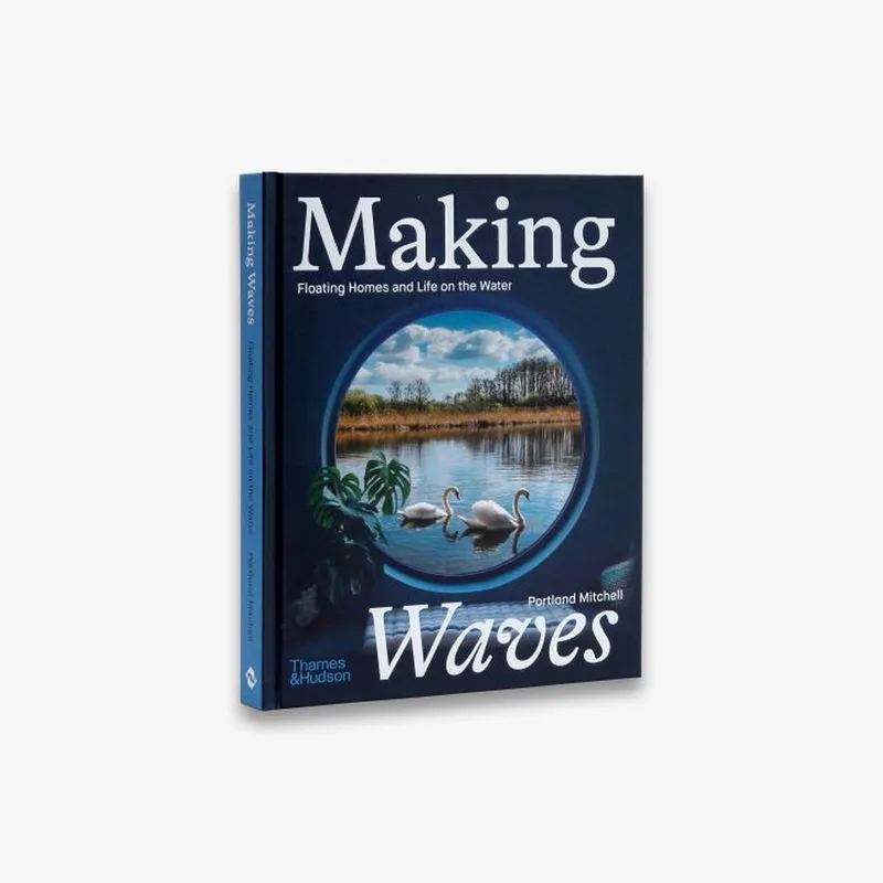 Making Waves by Thames & Hudson – book photo