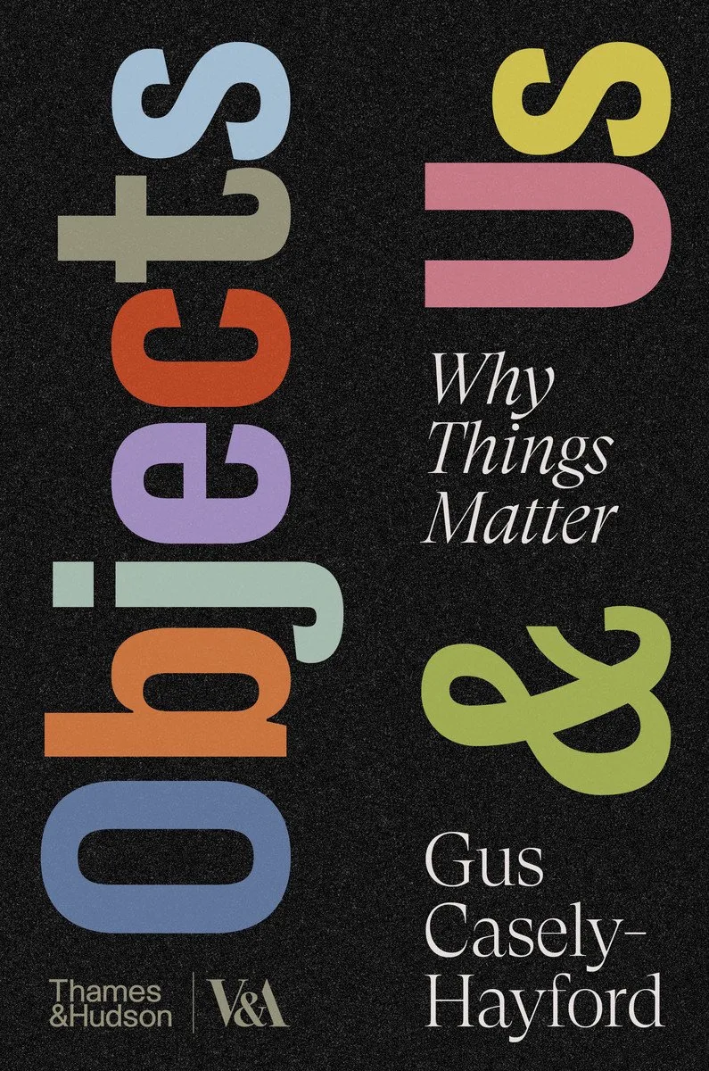 V&A- Objects & Us fra Thames & Hudson – billede af bogen